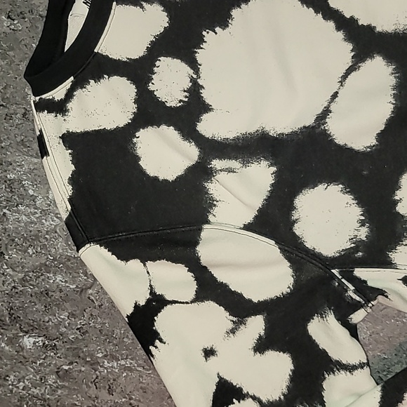 Nike. Embroidered. Crewneck. Streetwear. Women's Size Medium - Picture 7 of 16